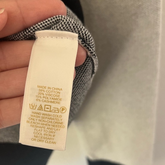 Kate Spade New York Rose Floral Black & White Soft Cashmere Blend Knit Sweater - Picture 4 of 7